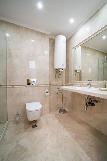 Grand Karavel Top Center Lux Apartment Varna