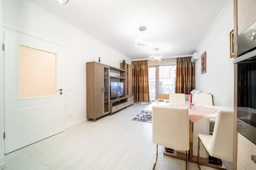 Grand Karavel Top Center Lux Apartment Varna