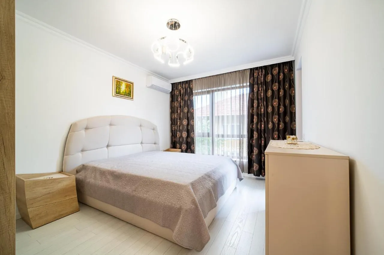 Grand Karavel Top Center Lux Apartment Varna
