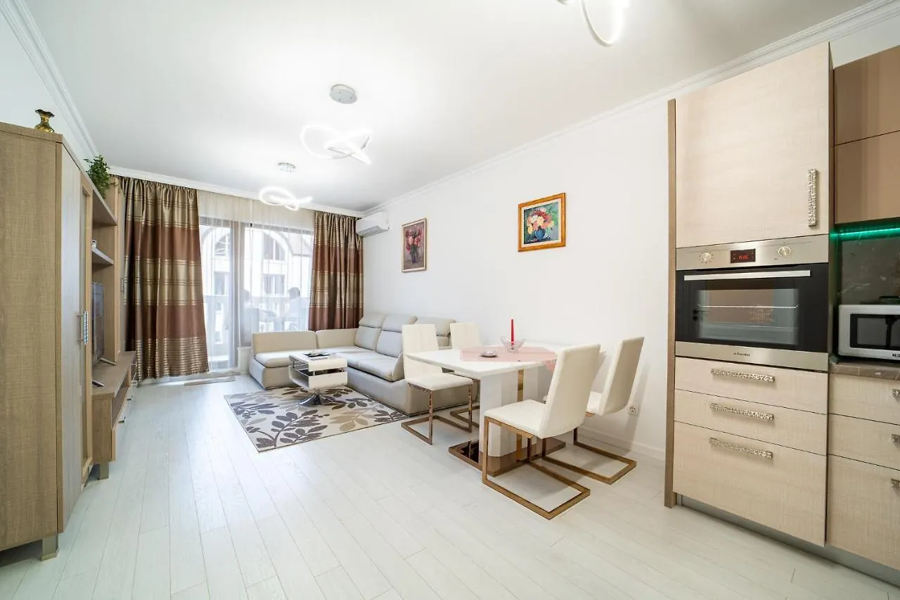 Grand Karavel Top Center Lux Apartment Varna 0*,